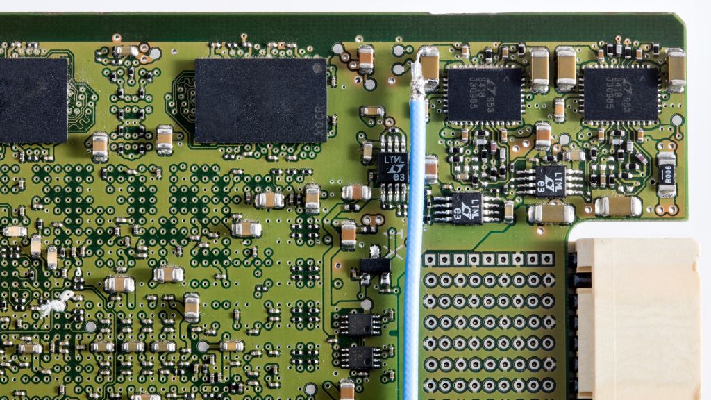 使用 sma 或焊接式同轴电缆,实现轻松连接。 使用 sma 或焊接式同轴电缆,实现轻松连接。