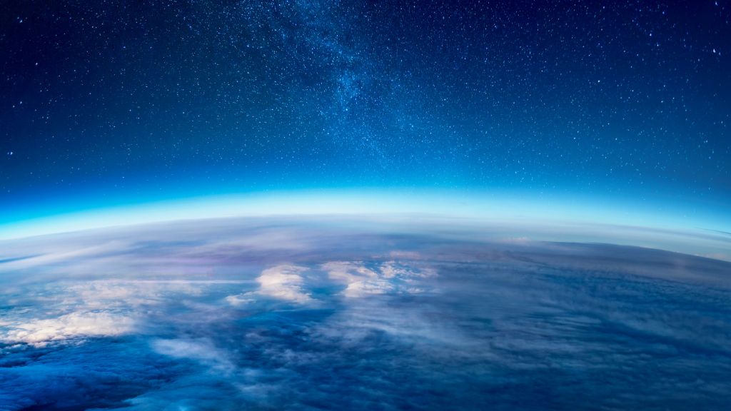 white paper: over the horizon - principles and challenges of operating in the hf ban